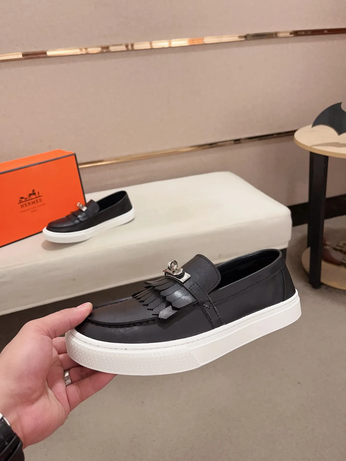Men's clothing and shoes💰: 420💰《HERMES》【Classic Original Version】Hermès; Top 🔝 Purchasing Agency 🔍🔍Men's latest 🇺🇸 counter sales simultaneously, original ▲▲cowhide imported from Italy ▲▲Exquisite workmanship (Italian 🇮🇹Imported water-dyed 🐂cowhide lining) sole: original sole provided by the original factory, ⚠️exclusive double-layer activity·TPR·rubber·combined molded outsole; Code number: 38-44 (45/46 can be customized, non-refundable)